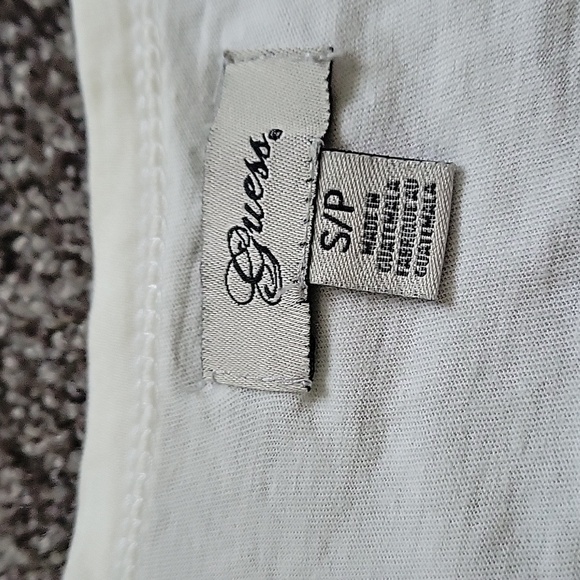 Guess Tshirt - Picture 2 of 5
